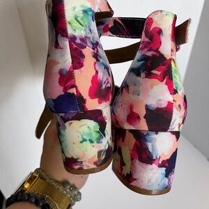 Vibrant Floral Women's Heels w9.5